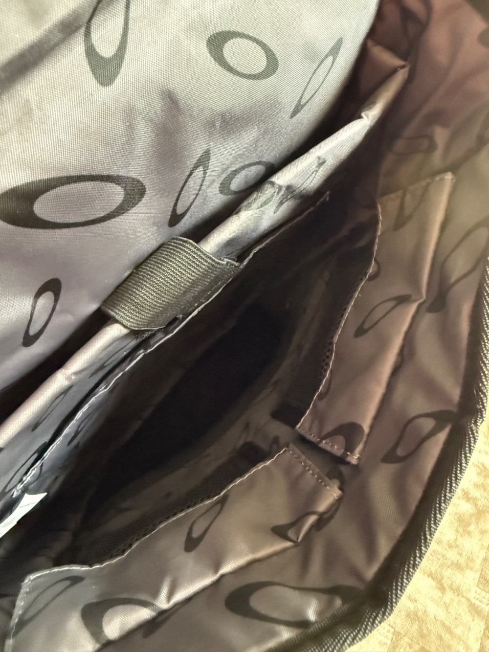 Oakley Computer Bag - Picture 3 of 6